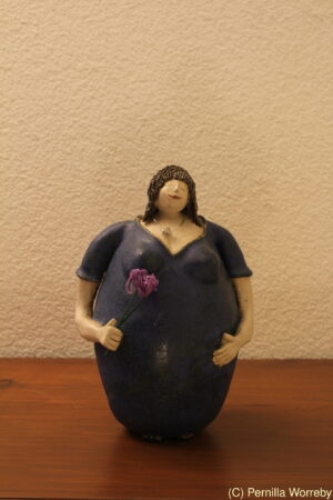 Frau mit Blumenstrauss